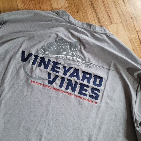 Vineyard Vines  XL Long Sleeve Wicking Performance Top Like New - Picture 7 of 8